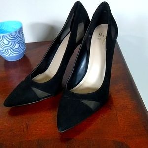 Black heels with mesh cut-out